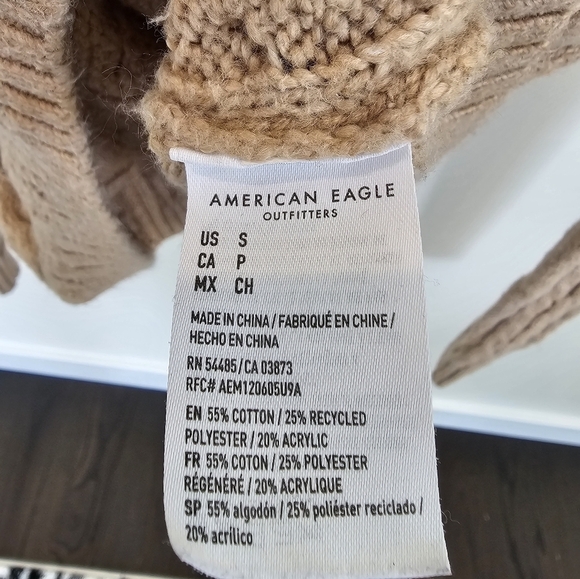 American Eagle Fitted Crewneck Cable Knit Sweater Camel Tan Size Small - Picture 5 of 6